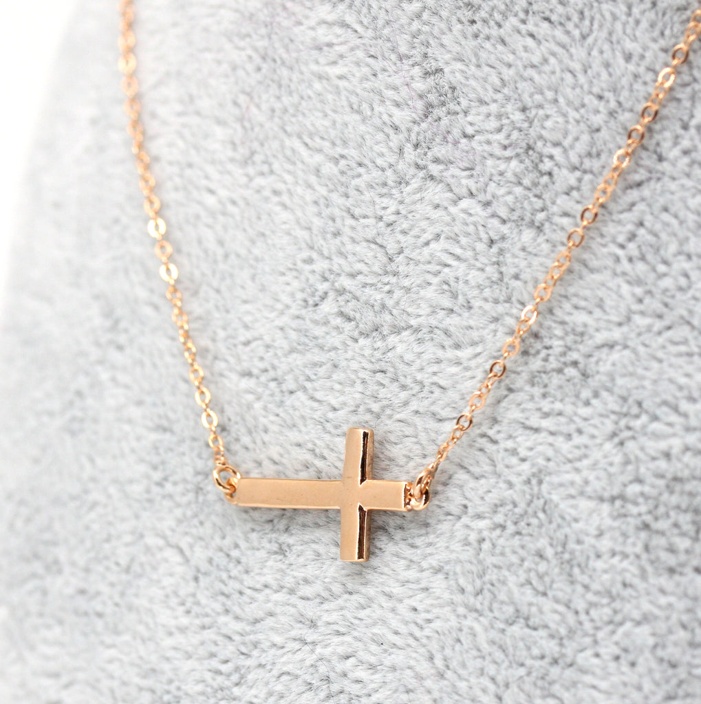 Cross Pendant Necklace - z - xxx 2