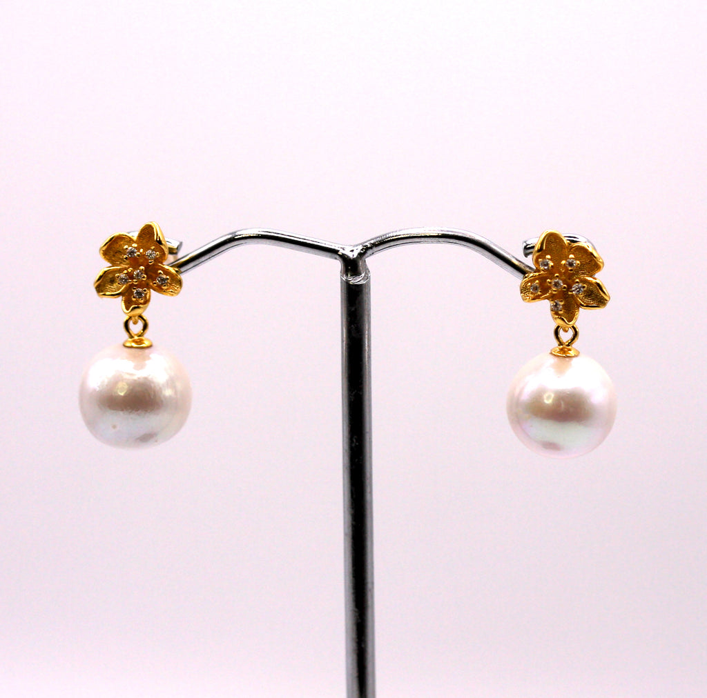 Genuine freshwater pearl. 10mm diameter. The top post is a gold plated sterling silver flower decorated with clear zircon gemstones.
