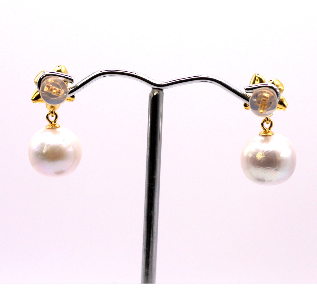 Genuine freshwater pearl. 10mm diameter. The top post is a gold plated sterling silver flower decorated with clear zircon gemstones. back view