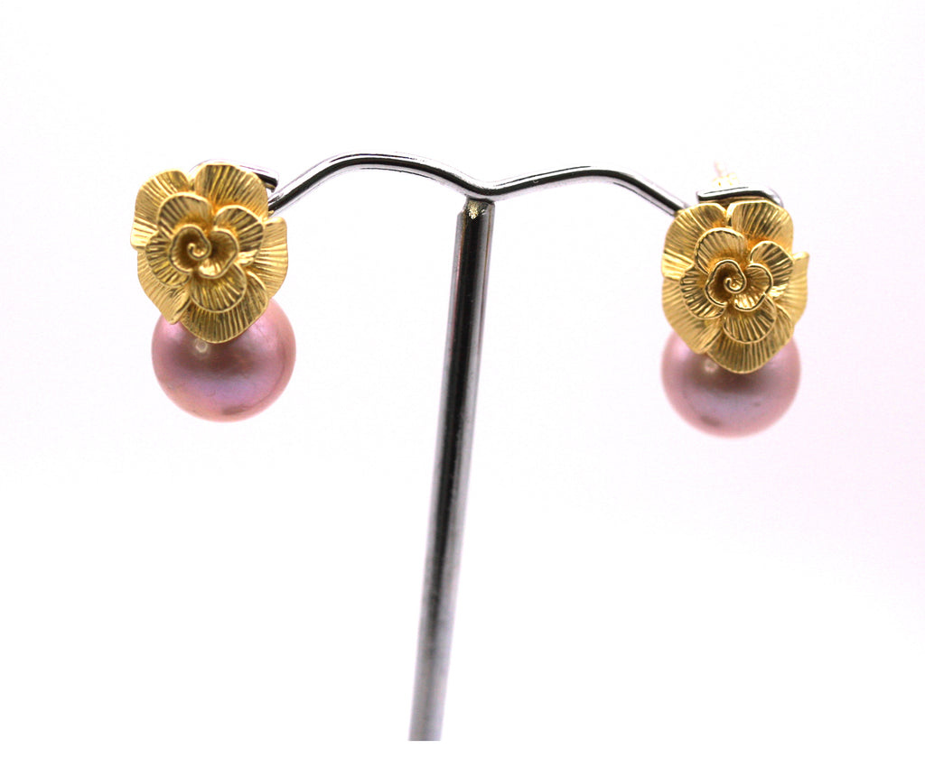 Genuine 12 mm freshwater pearl. Natural lavender colour with gold plated sterling silver flower post stud.