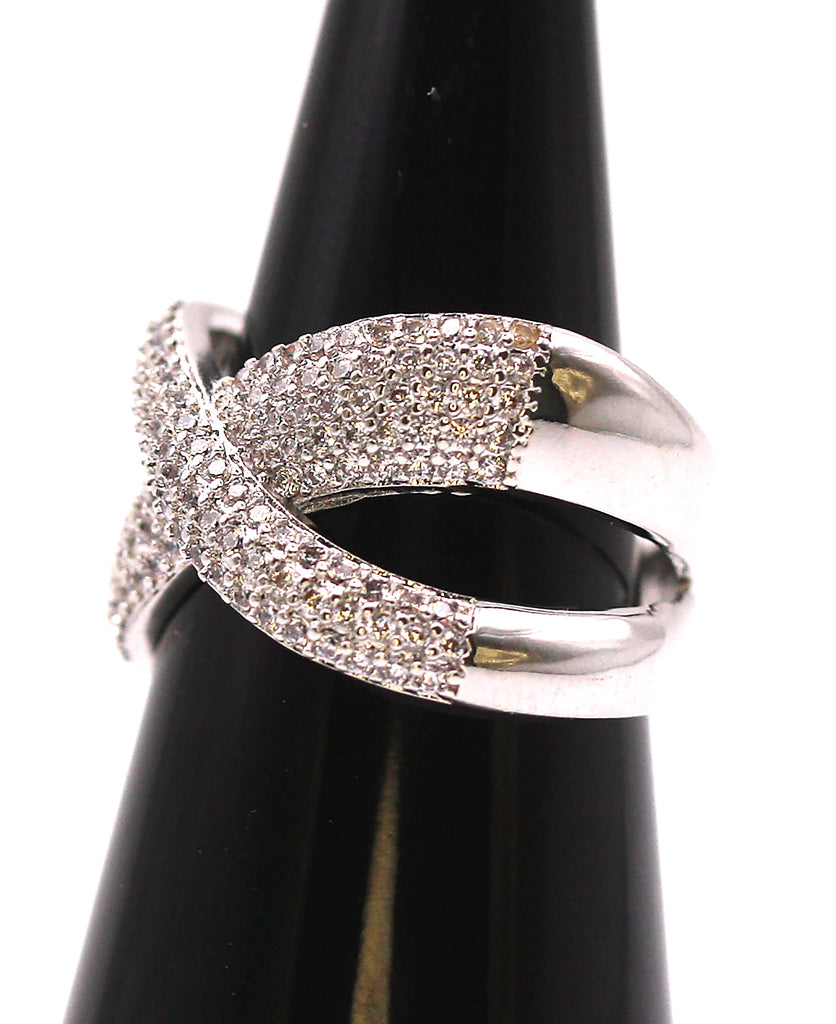 Women's ring in Gold or Silver/Rhodium plating. X pattern with zircon gemstone. Side view
