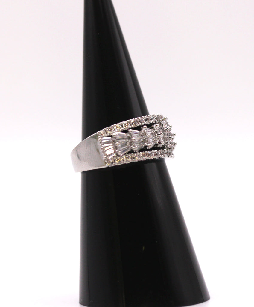 Women's ring. Silver/Rhodium plated ring with rows of clear baguettes and round zircon gemstones.