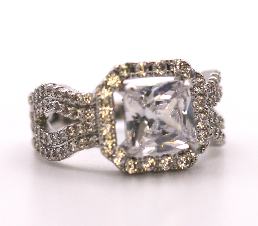 Silver/Rhodium plated ring with zircon gemstones 
