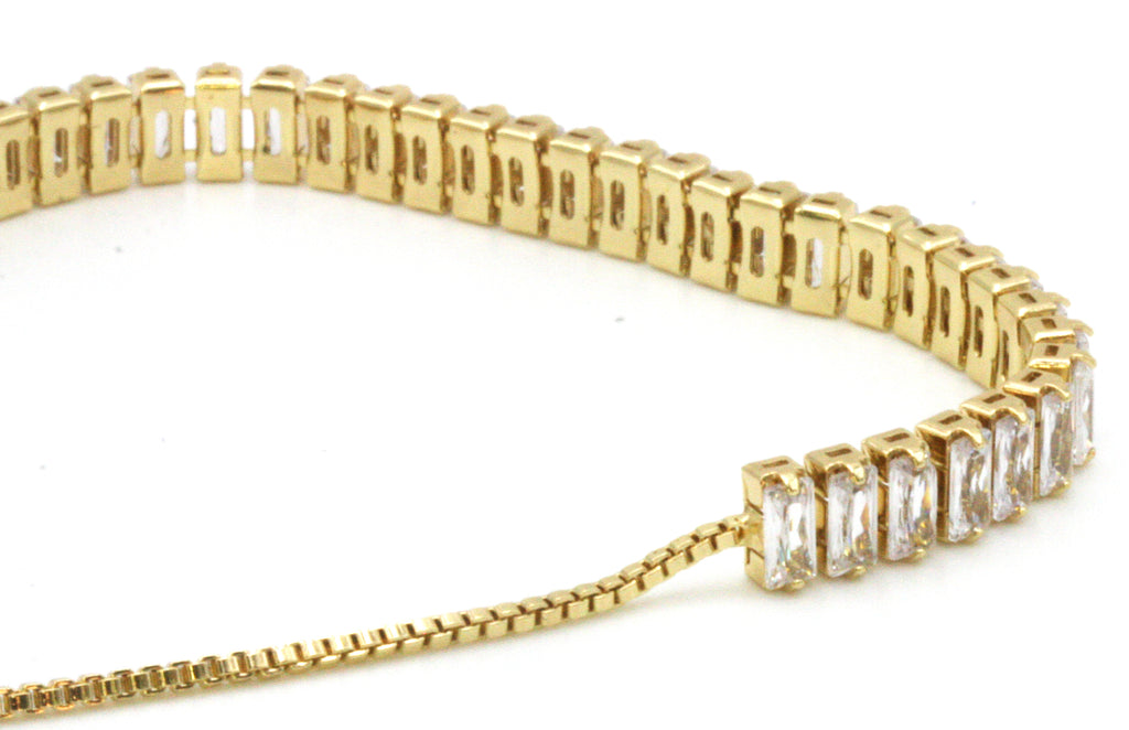Women's bracelet. Adjustable length in yellow gold or rose gold plating. With baguettes of clear zircon gemstones.