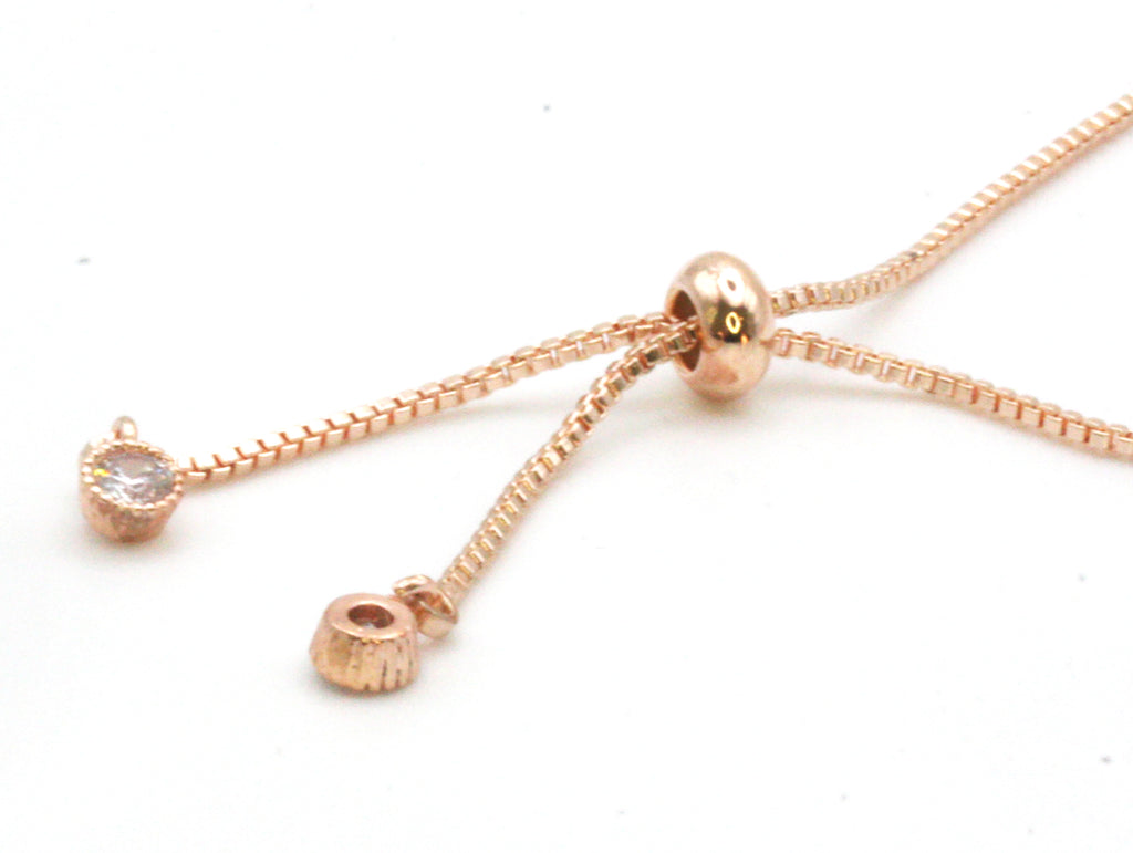 Women's bracelet. Adjustable length in yellow gold or rose gold plating. With baguettes of clear zircon gemstones.
