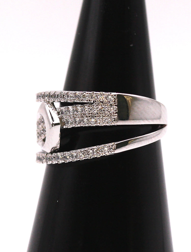 Women's ring in Gold or Silver/Rhodium plating. Belt pattern with zircon gemstones. Side view.
