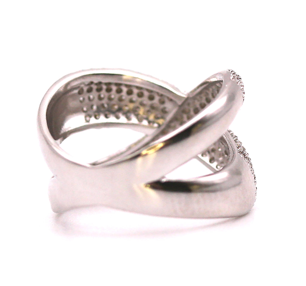 Women's ring in Gold or Silver/Rhodium plating. X pattern with zircon gemstone. Back view