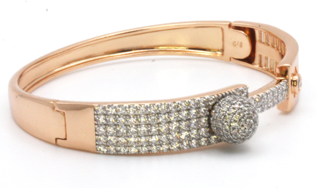 Women's bracelet with a unique design of baguette and clear zircons. Rose gold plated