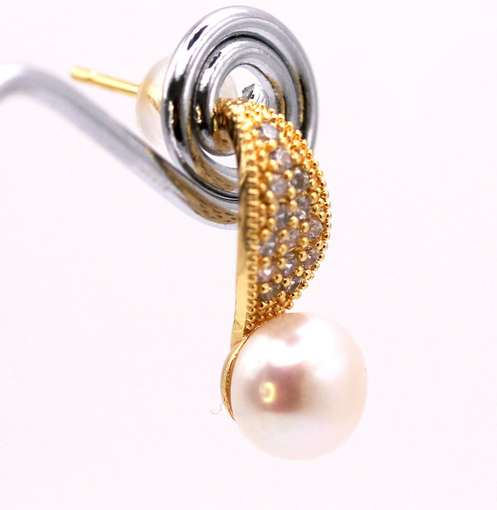 Women's Gold Plated Sterling Silver Earrings with freshwater Pearls. JD 270