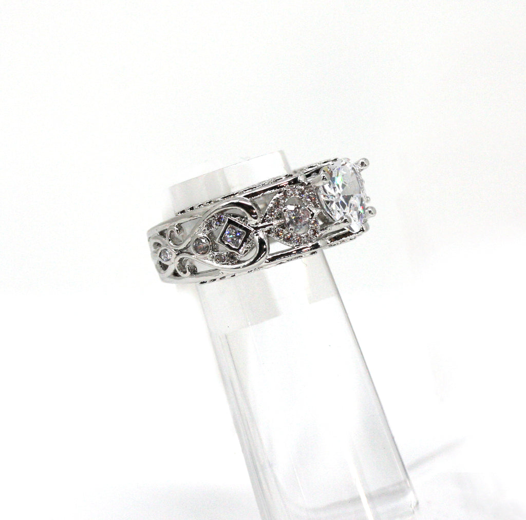 Clear Heart ring with Zircon gemstones. Silver/Rhodium plated
